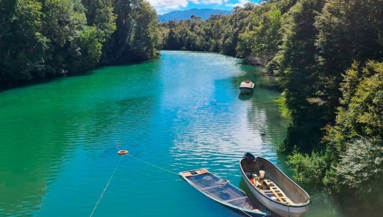 /contraloria-detecta-vertimiento-de-aguas-servidas-al-rio-palena-y-envia