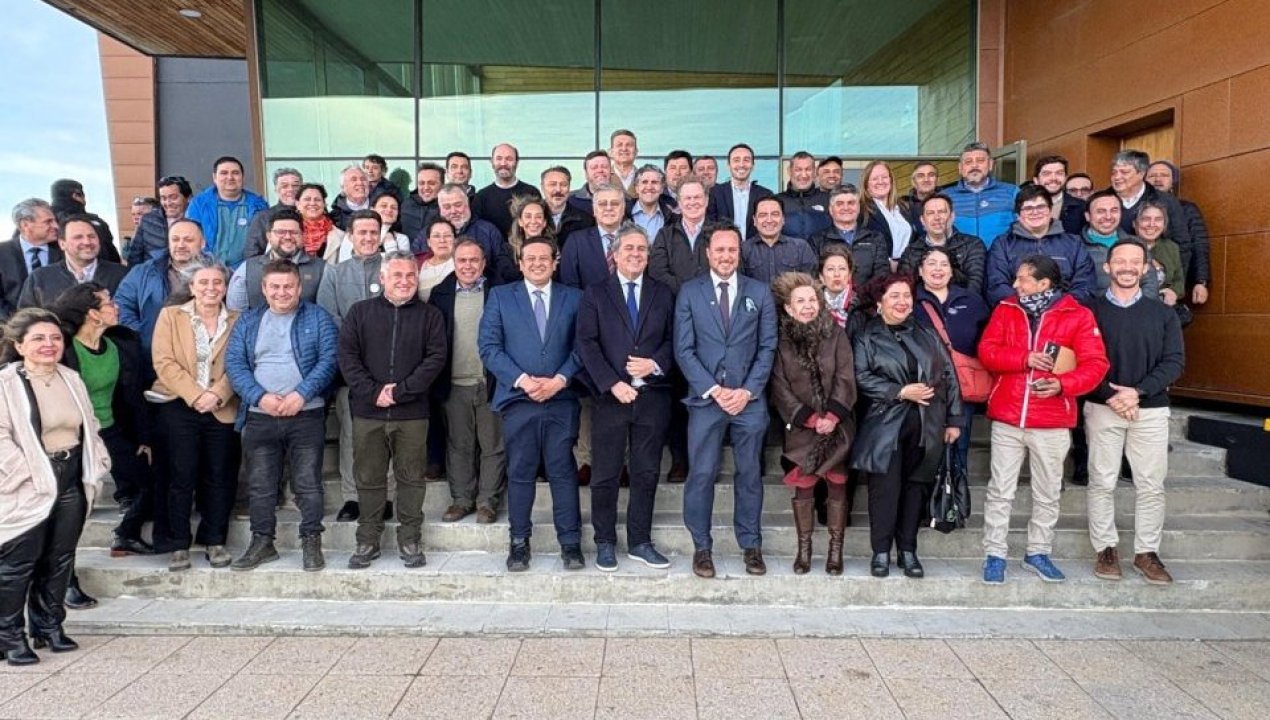 /plan-salmon-2050-quellon-salud-laboral-capacitacion-industria-salmonera